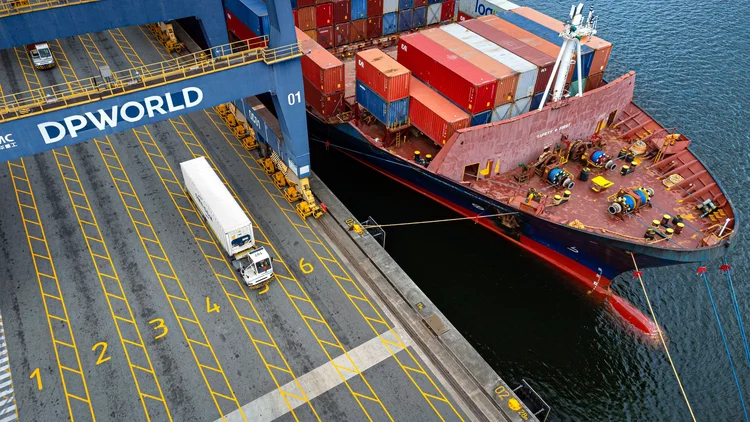 Pesquisa: estão em evidência os provedores end-to-end, aqueles que oferecem aos clientes serviços integrados em todas as etapas da logística. (DP World/Divulgação)