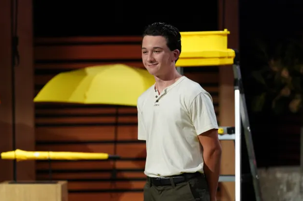 Aos 15 anos, ele ganhou US$ 100 mil no Shark Tank por uma ideia que teve na infância