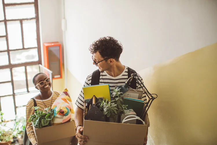 Entenda o que é um Student Living para universitários  (svetkid/Getty Images)