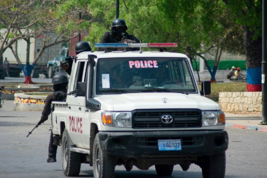 Grupos armados enfrentam policiais no centro de Porto Príncipe no Haiti