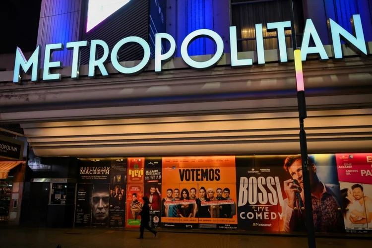Fachada do Teatro Metropolitano de Buenos Aires em 16 de abril de 2024