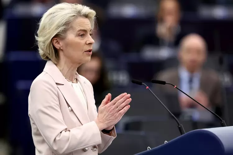 Racha: presidido por Ursula von der Leyen, Parlamento Europeu ficou dividido na aprovação o PL (AFP Photo)