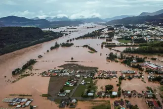 Áreas alagadas na cidade de Encantado, no Rio Grande do Sul: estado sofre com as chuvas desde a semana passada (Gustavo Ghisleni/AFP)