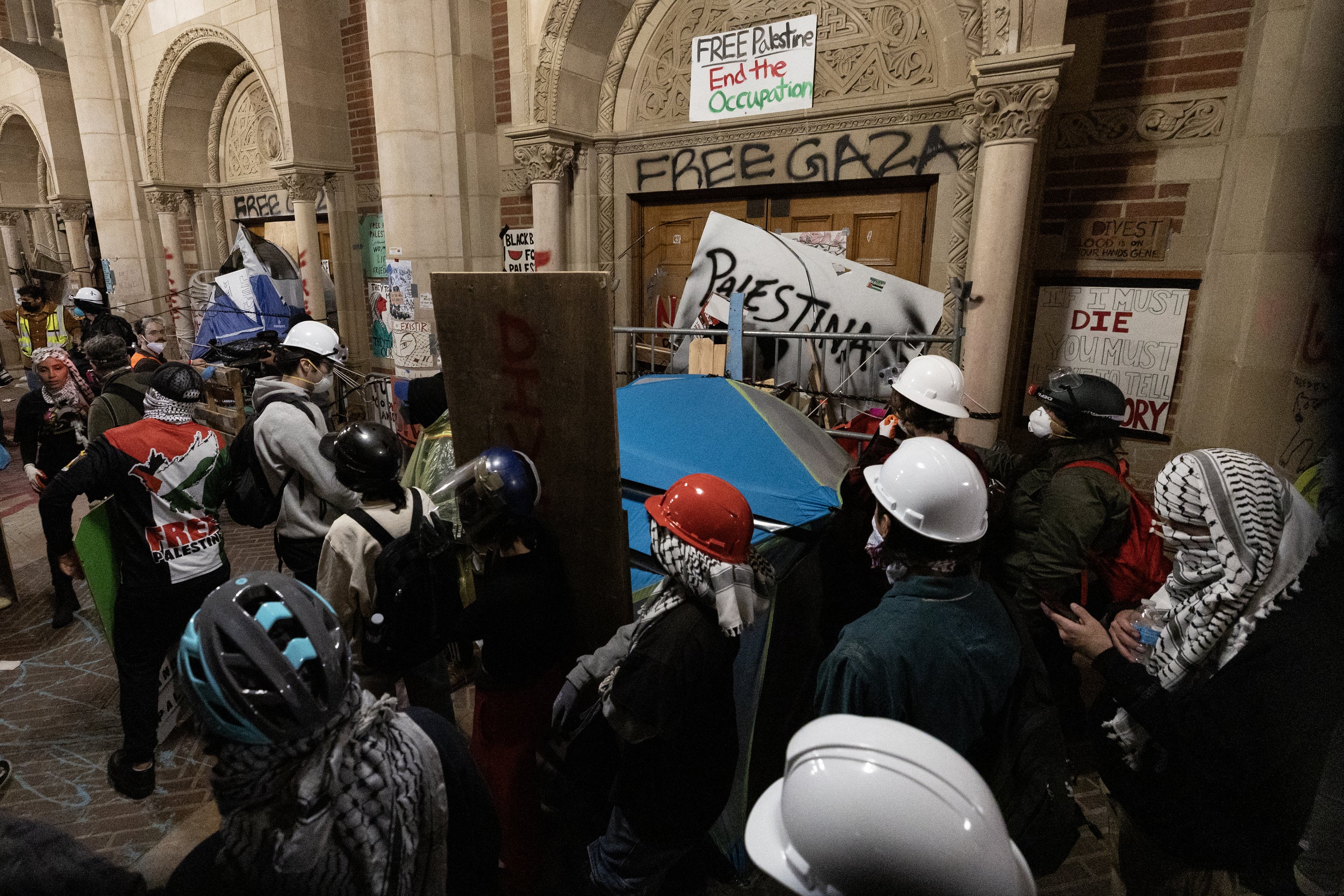 Polícia desmantela protesto pró-palestina em universidade de Los Angeles