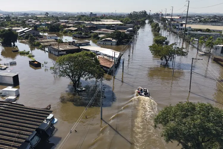 Rio Grande do Sul: estado sofre com danos provocados por chuvas e enchentes ( Carlos FABAL / AFP)
