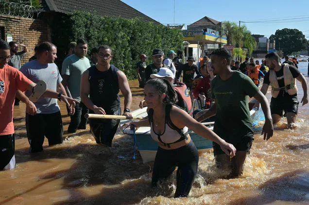 Imagem referente à notícia: Plataforma criada por voluntários do Rio Grande do Sul já resgatou 12 mil pessoas