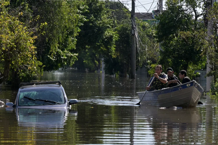 Chuvas no RS: rua desmorona em Gramado, na Serra Gaúcha (NELSON ALMEIDA/AFP)
