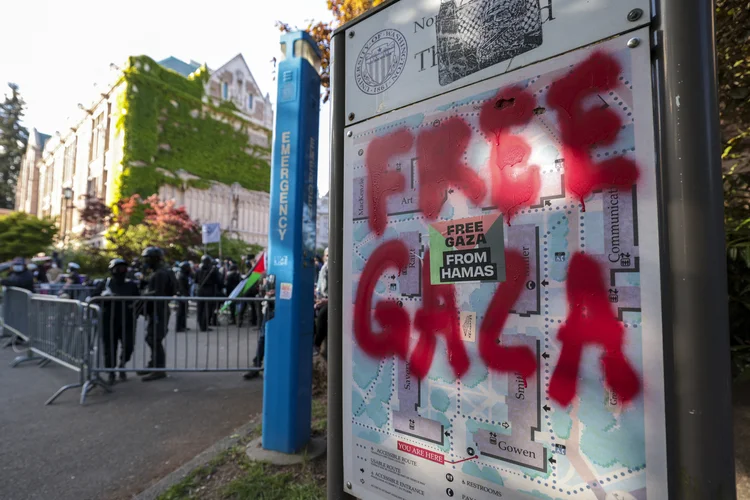 Pró-Palestina: estudantes protestam ao redor do mundo nas univeridades a favor da Palestina (Jason Redmond/AFP)