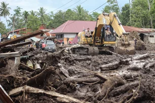 Imagem referente à matéria: Inundações deixam 50 mortos e 27 desaparecidos na Indonésia