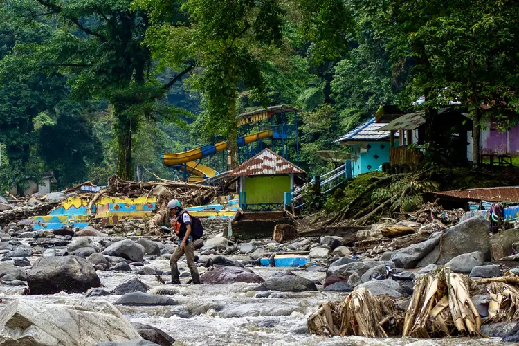 Inundações na Indonésia: vinte pessoas continuam desaparecidas, acrescentou o diretor da BNPB (REZAN SOLEH/AFP Photo)