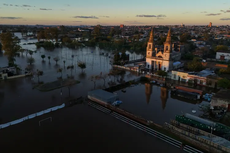 Enchentes no Uruguai: departamento uruguaio mais afetado é o de Paysandú, com 1.569 deslocados (Daniel RODRIGUEZ /AFP Photo)