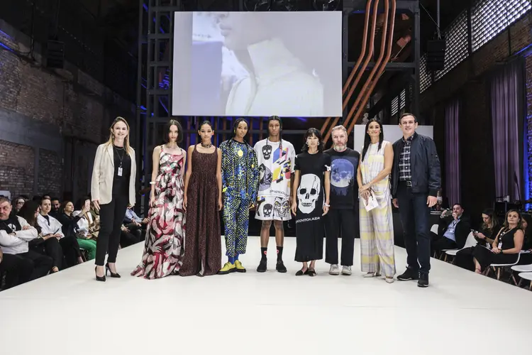 Fashion Meet by Epson: criador e parceiro da Epson há três anos, Alexandre Herchcovitch mostrou uma série de peças criadas com ajuda das impressoras industriais da marca (Epson /Divulgação)