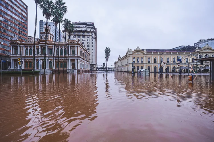  O Departamento Municipal de Água e Esgotos (Dmae) informa que o nível do canal de expurgo da Estação de Bombeamento de Águas Pluviais (Ebap) da avenida Mauá, próximo ao Tribunal de Contas, está elevado e retornando para o Centro.  (Giulian Serafim / PMPA/Reprodução)