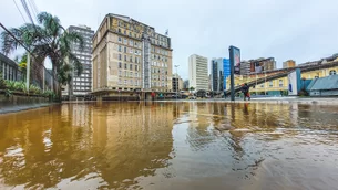 Porto Alegre decreta racionamento de água e esvazia abrigo e mais bairros