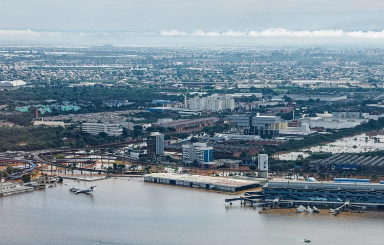 Água: fornecimento foi cortado após as enchentes que paralisam Porto Alegre e sua região metropolitana (Ricardo Stuckert/Presidência da República/Divulgação)