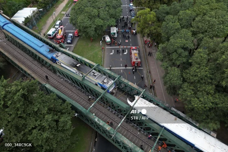 Perícias estão avaliando se o choque entre os trens tem relação com a falta de manutenção das instalações e das constantes vandalizações que as instalações ferroviárias sofrem devido ao roubo de cabos (AFP/Divulgação)