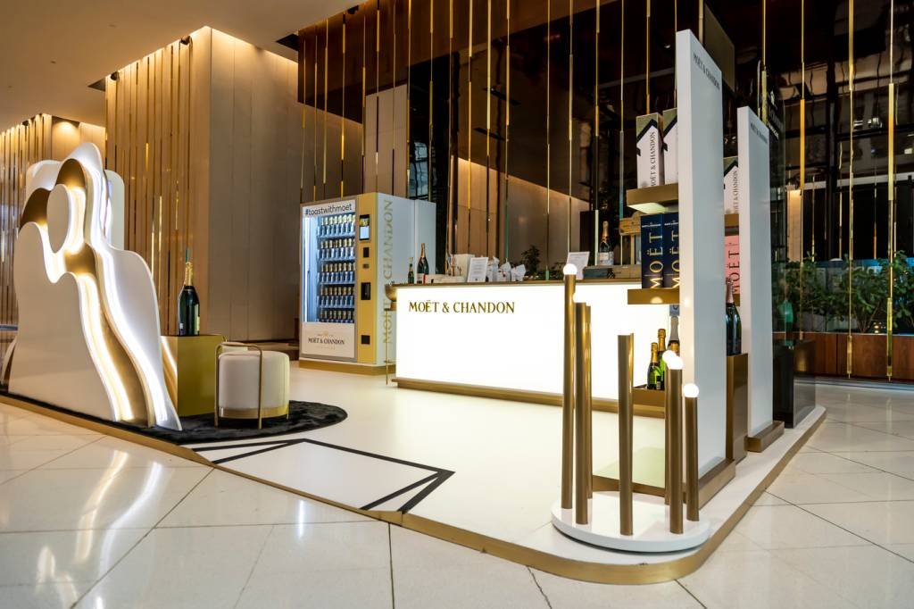 Moët & Chandon abre loja temporária em São Paulo com vending machine de champanhe