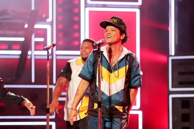 Bruno Mars: cantor é conhecido por canções como "Talking to The Moon" e "Just The Way You Are" (Christopher Polk/Getty Images)