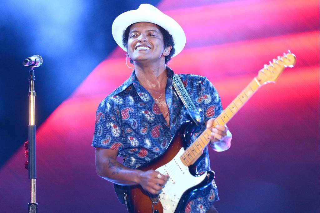 Bruno Mars surpreende fãs com show extra em apoio ao Rio Grande do Sul