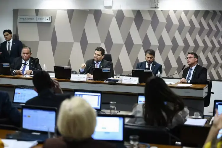 Senadores durante reunião da CCJ  (Edilson Rodrigues/Agência Senado/Divulgação)