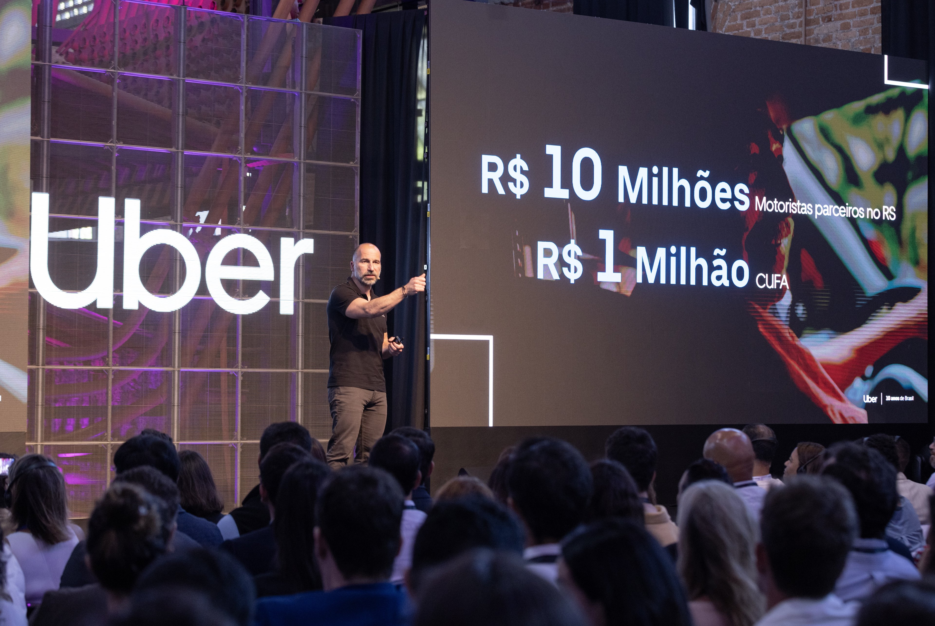 “Vamos investir 800 milhões de dólares para transição de veículos elétricos”, diz CEO global do Uber