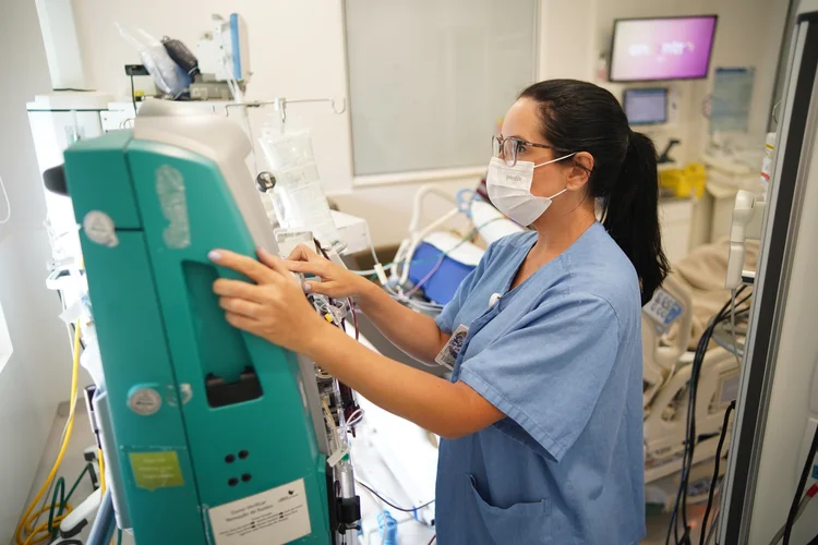 O Hospital Moinho de Ventos é uma das instituições do Rio Grande do Sul que precisa do retorno de alguns funcionários, para isso está ajudando com o transporte, atendimento psicológico e adiantamento do 13º salário  (Hospital Moinhos de Vento/Divulgação)