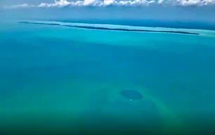 Imagem referente à matéria: Descoberto no México o maior buraco azul do mundo