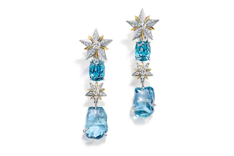 Brincos Iconic Star Blue, de platina  e ouro com zircônias azuis, água-marinha e diamantes, R$ 1.271.000,00 (T|Tiffany & Co. Studio/Divulgação)