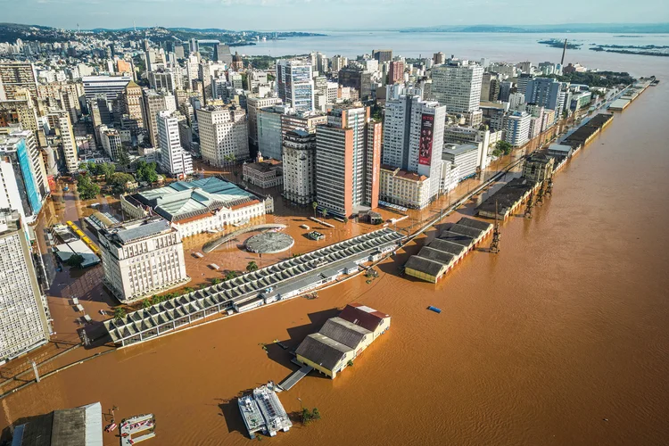 Porto Alegre: água lamacenta invadiu o Centro Histórico e chegou aos principais pontos turísticos da cidade (Ramiro Sanchez/Getty Images)
