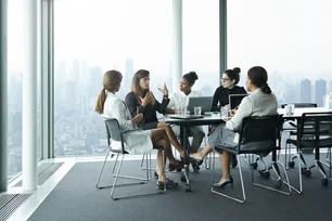 Imagem referente à matéria: A empresa pode criar política de contratar somente mulheres?