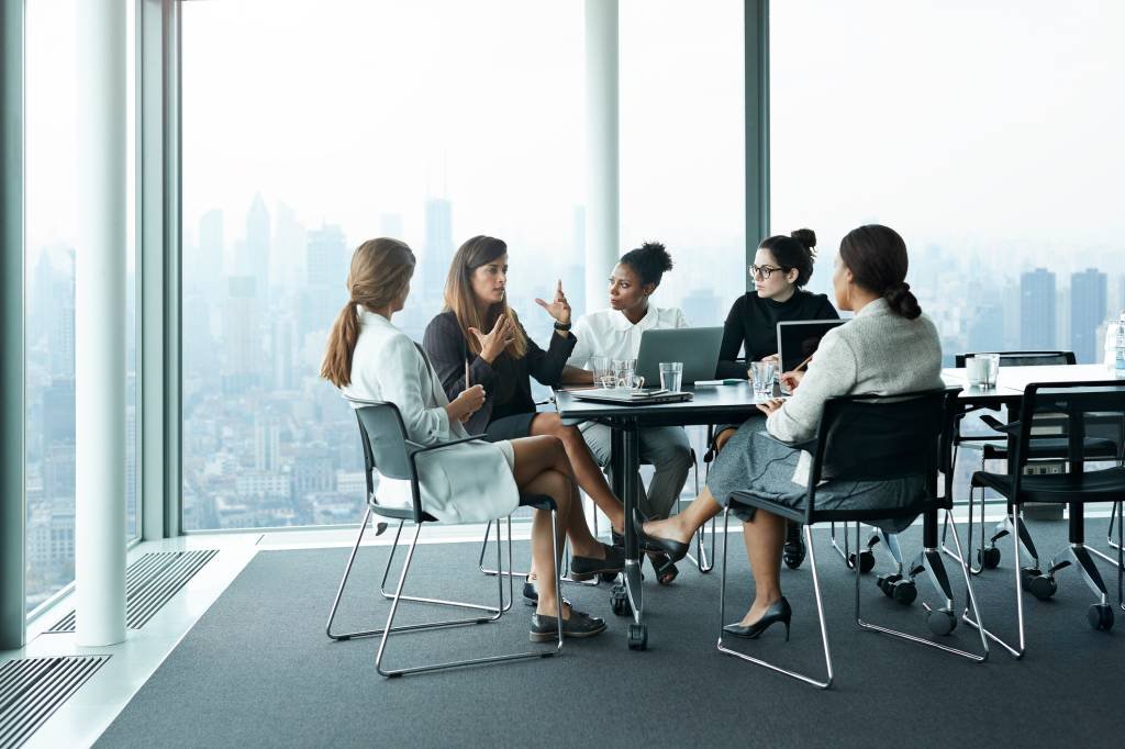 A empresa pode criar política de contratar somente mulheres?