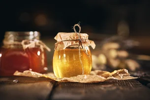Mais valioso do que ouro: conheça o mel de abelhas sem ferrão, que chega a custar R$ 1.300 o litro