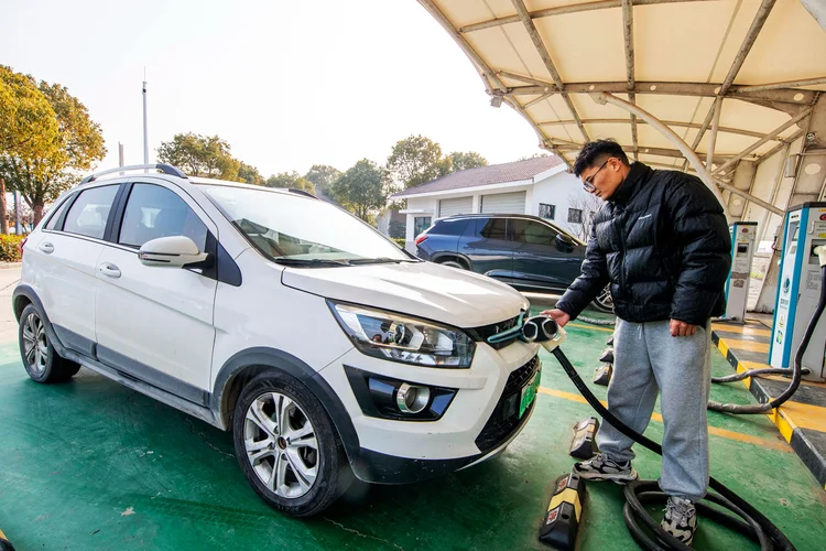 Carros elétricos: novas tarifas dos EUA atingem o setor de semicondutores ( Tang Dehong / Costfoto/Future Publishing /Getty Images)