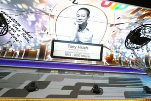 Imagem referente à matéria: "Menino prodígio" explora a genialidade e as camadas de Tony Hsieh, ex-CEO da Zappos
