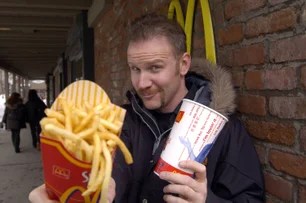 Imagem referente à notícia: Relembre o 'Super Size Me', quando Morgan Spurlock comeu apenas McDonald's por 30 dias