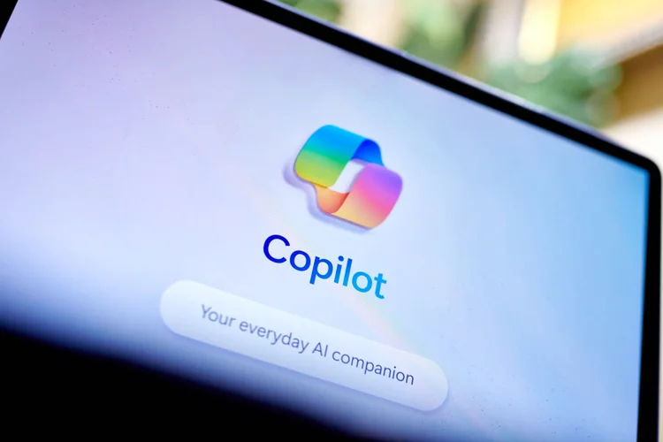 Para utilizar o Copilot no Excel, é necessário ser um usuário do Beta Channel e possuir uma licença Microsoft 365 Copilot