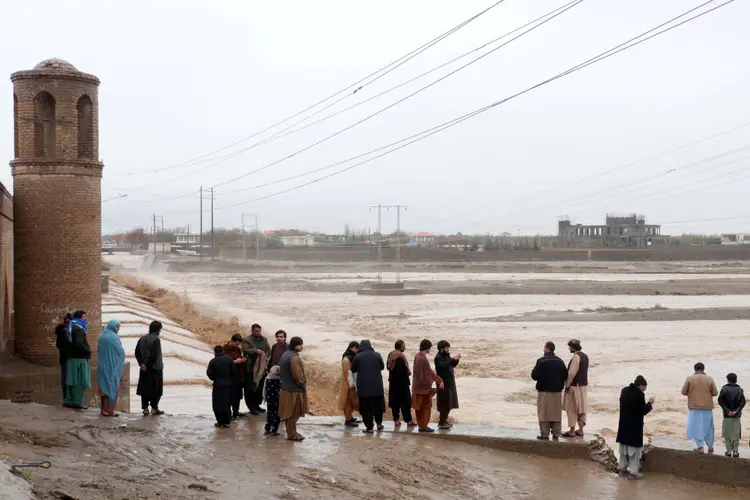 Chuvas no Afeganistão deixam mais de 300 mortos, segundo ONU (MOHSIN KARIMI/AFP /Getty Images)