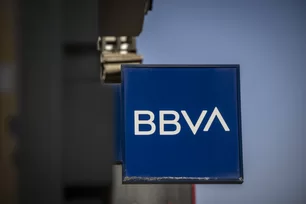 Imagem referente à matéria: Na Espanha, BBVA estabelece termos de proposta de fusão com banco o rival Sabadell