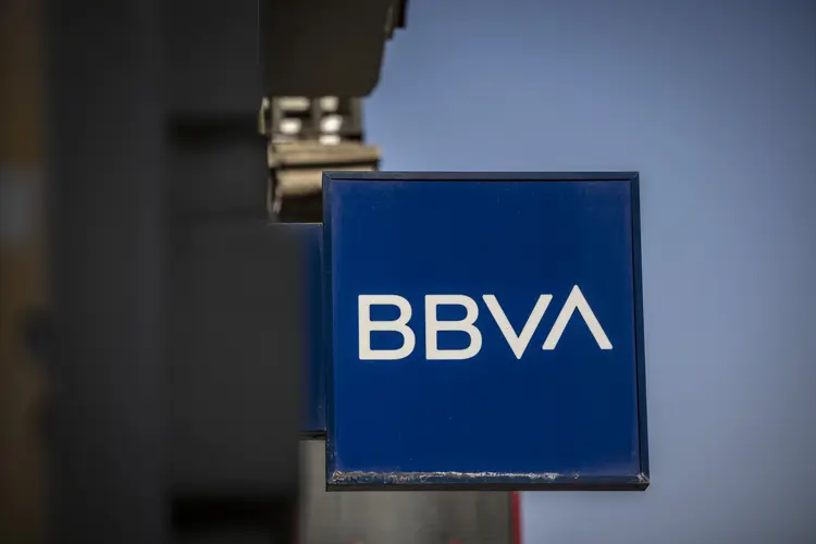 BBVA de olho em Sabadell: união criaria um gigante bancário com mais de 1 trilhão de euros em ativos (Angel Garcia/ Bloomberg via/Getty Images)