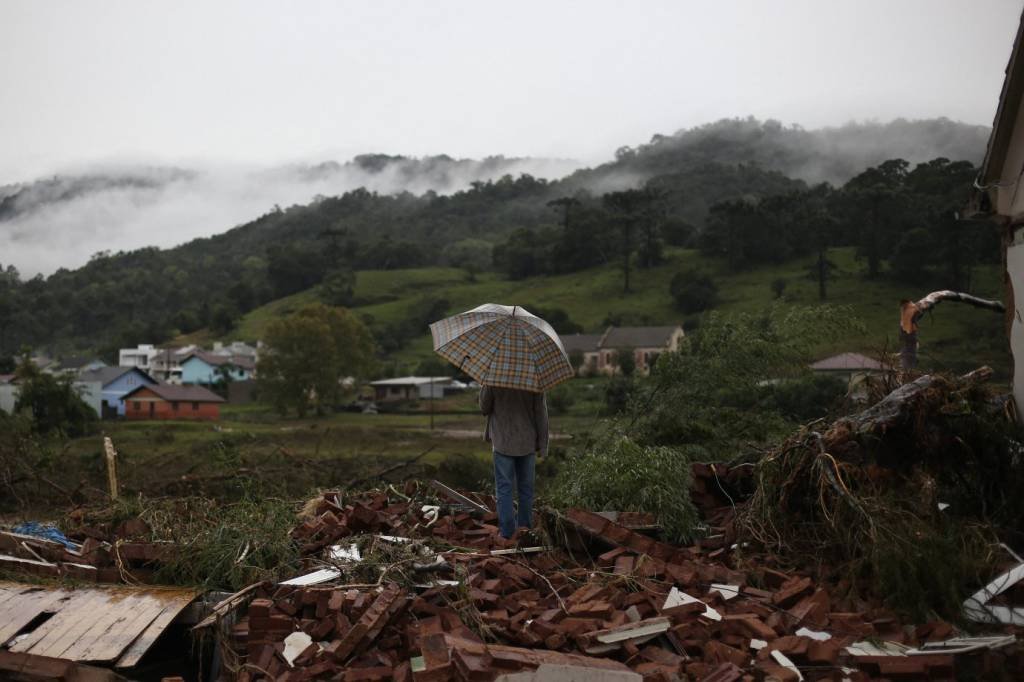 'Perigo': Inmet alerta para tempestades no RS e Santa Catarina nesta sexta-feira; veja previsão