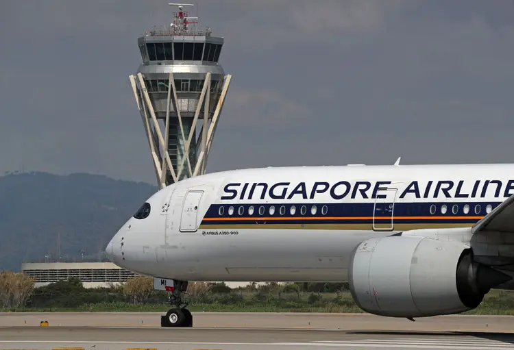 Singapore Airlines está prestando todo apoio aos passageiros (NurPhoto/Getty Images)