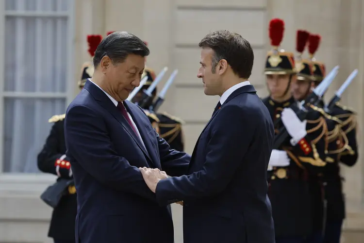 Macron e Xi em encontro no Palácio do Eliseu