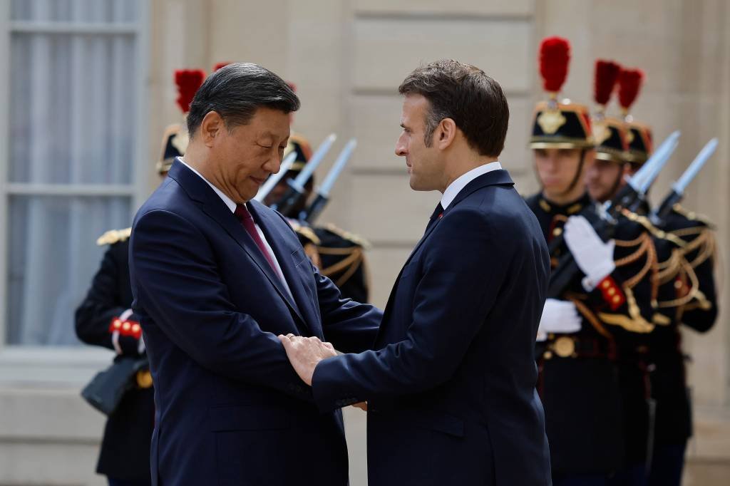 Ao lado de Xi, Macron diz que China e Europa estão numa "encruzilhada"
