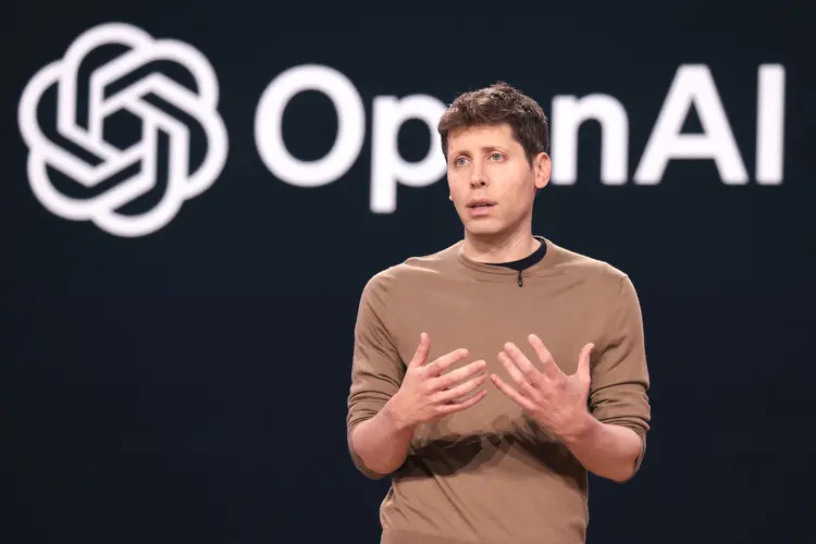 Sam Altman, CEO da OpenAI: empresa está expandindo o licenciamento de conteúdo com empresas de mídia (JASON REDMOND/Getty Images)