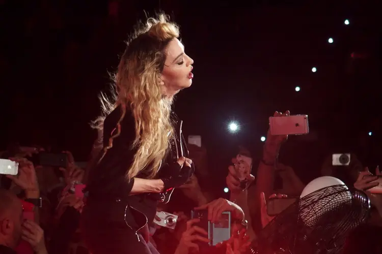 Madonna durante show: veja como proteger o celular para curtir o evento com calma (Marco PiracciniMondadori /Getty Images)