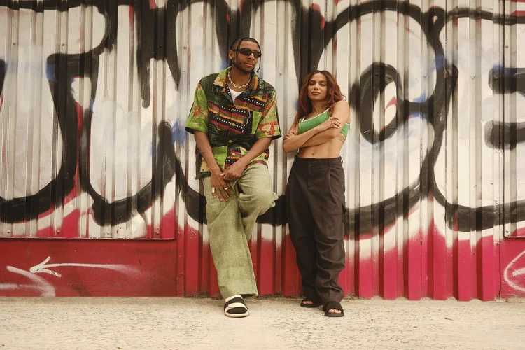 Anitta e Masego, embaixadores da Kenner para campanha nos Estados Unidos. (Kenner/Divulgação)