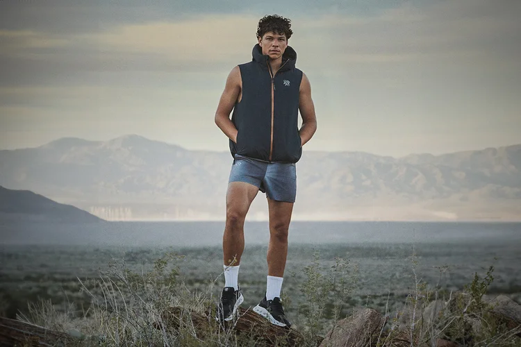 Campanha da collab da On com a Loewe com o tenista Ben Shelton:  em Polaroid (On/Divulgação)