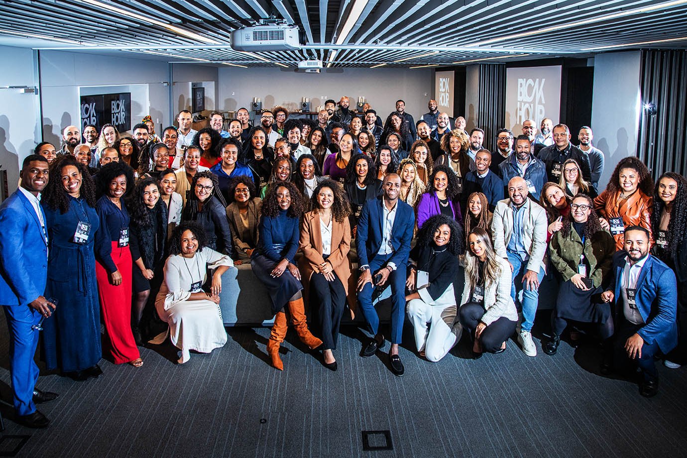 Profissionais negros do mercado financeiro se reúnem no Bank of America para networking e happy hour