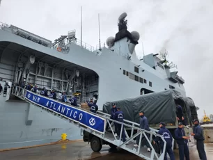 Imagem referente à matéria: Maior navio de guerra da América Latina chega ao Rio Grande do Sul com toneladas de doações