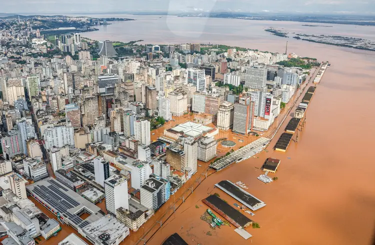 Imagem aérea de sobrevoo do presidente Lula em Canoas (RS) (Ricardo Stuckert/ Presidência da República/Agência Brasil)